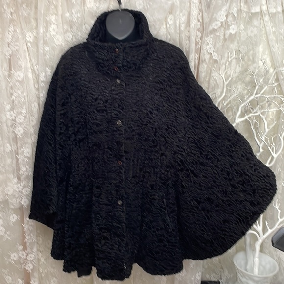 Deep Black Persian Cape Coat. Like Brand New 💕 - Picture 12 of 12